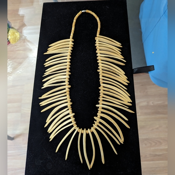 Wood shell necklace - Picture 1 of 4